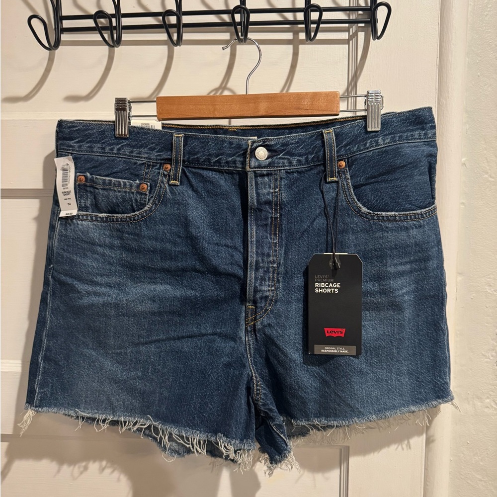 Levi’s Ribcage High Rise Denim Shorts – Size 34 (FIVE Wash)